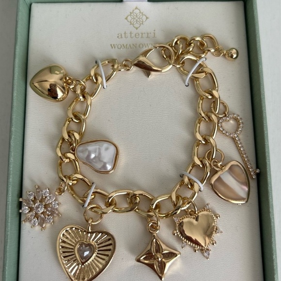 NWT ⚜️🤍⚜️ ATTERRI Cubic Zirconia & Genuine Shell Charm Pearl Bracelet - Picture 5 of 6